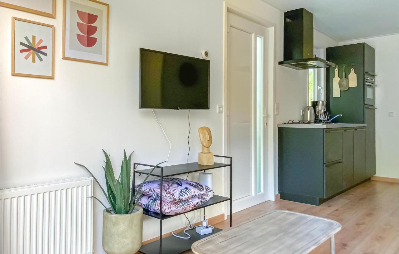 Nice home in Heinkenszand with Outdoor swimming pool, Sauna&1 Bedrooms Buitenkant foto