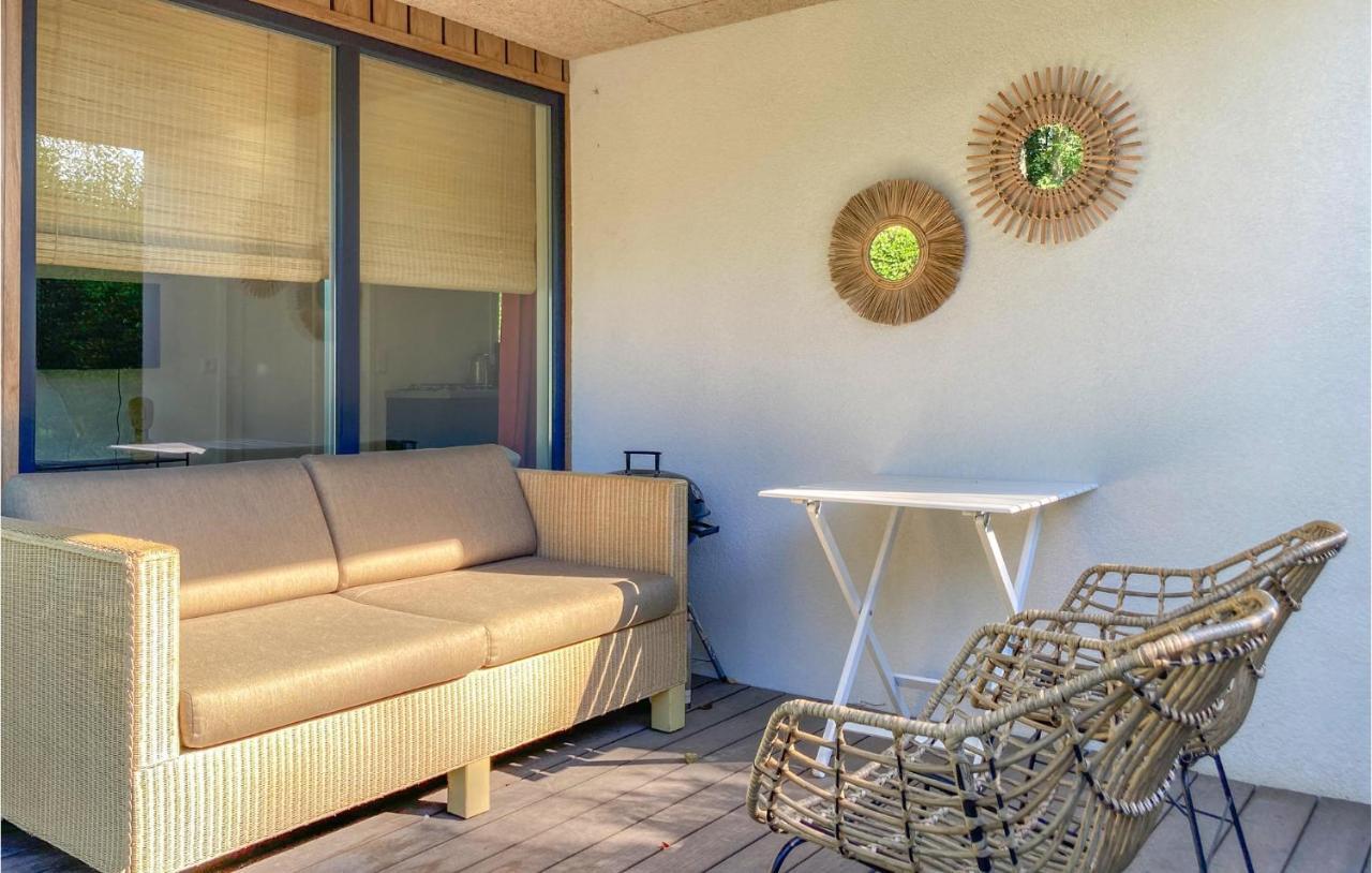 Nice home in Heinkenszand with Outdoor swimming pool, Sauna&1 Bedrooms Buitenkant foto