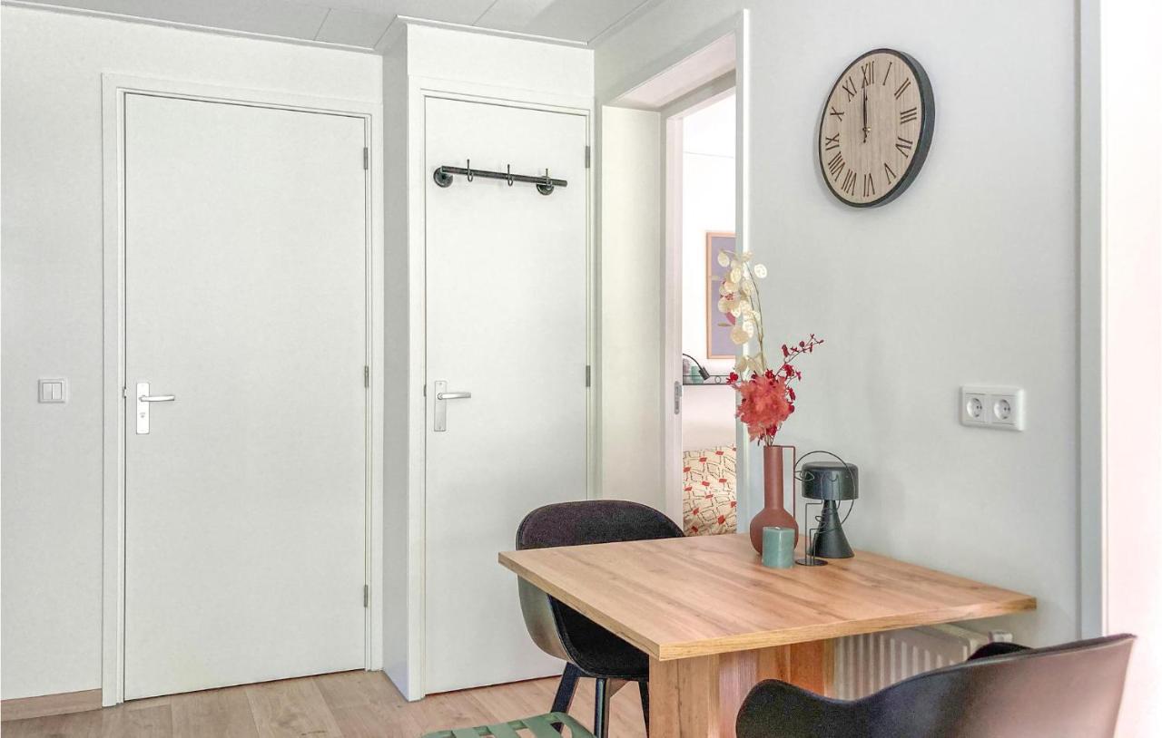 Nice home in Heinkenszand with Outdoor swimming pool, Sauna&1 Bedrooms Buitenkant foto