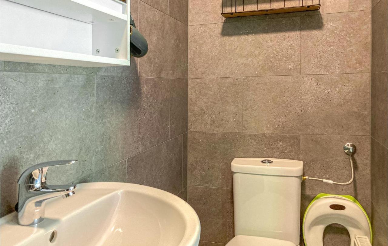 Nice home in Heinkenszand with Outdoor swimming pool, Sauna&1 Bedrooms Buitenkant foto